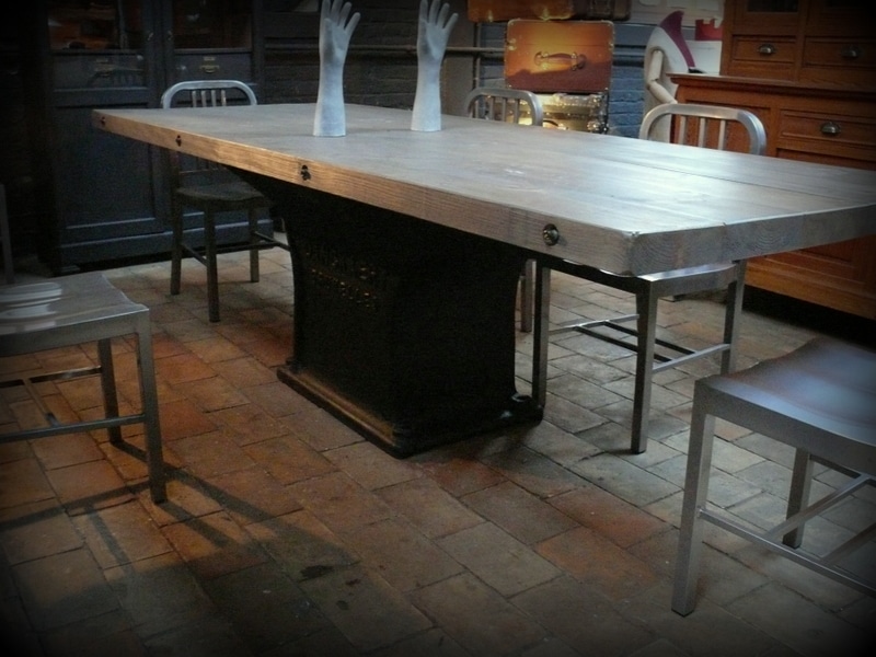 Table à dessin d'architecte . Passé Composé à Tournai